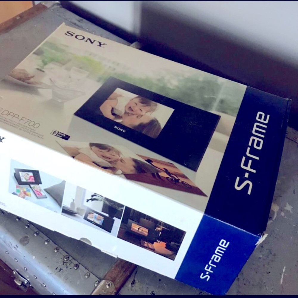 EUC Sony 7” digital photo frame/printer.